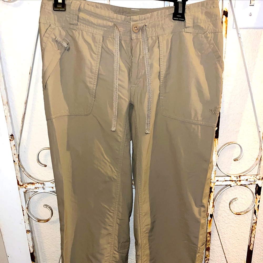 The North Face women’s size 8 Khaki Hiking/Camping Pants